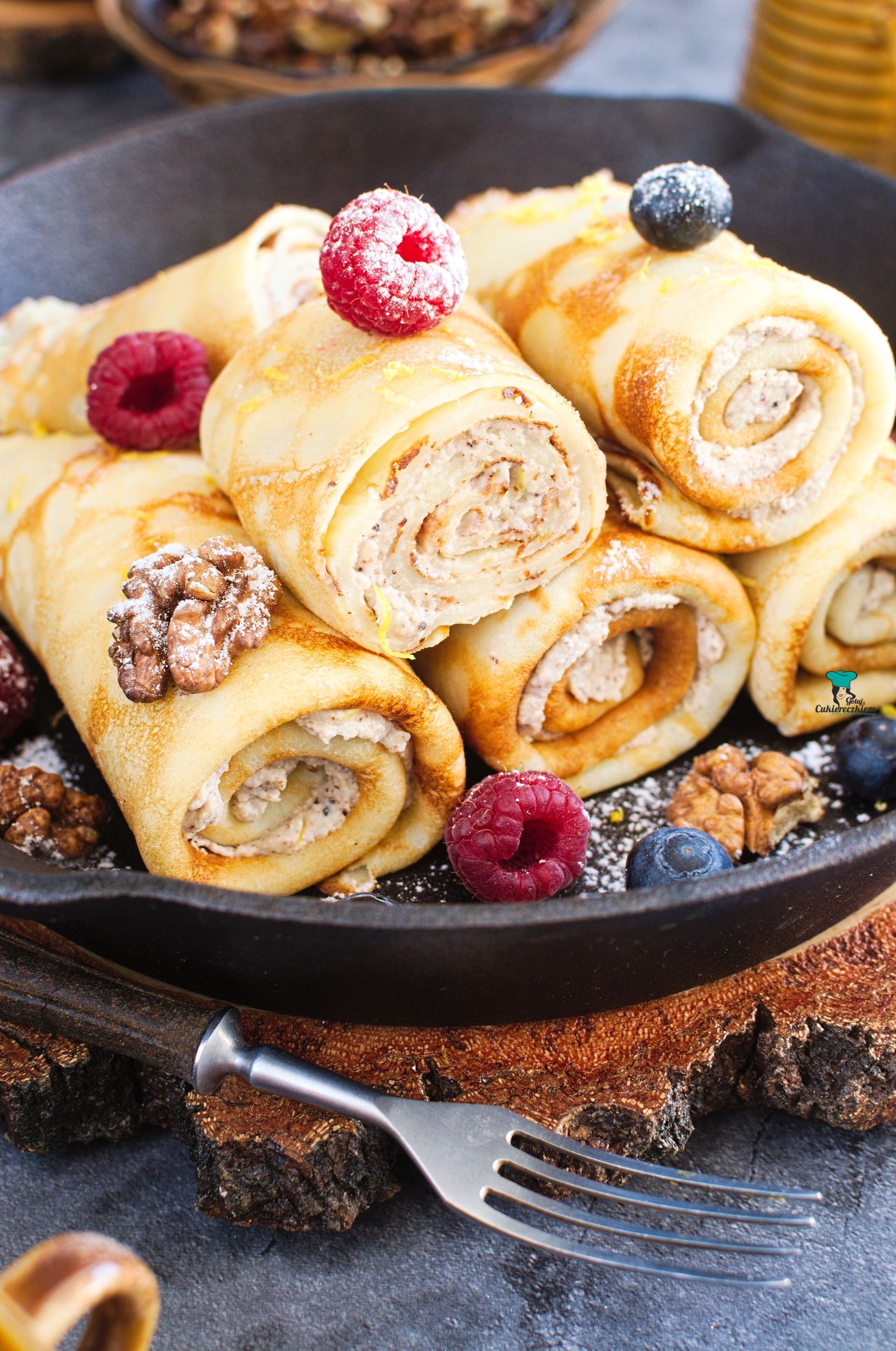 Naleśniki serowo-orzechowe