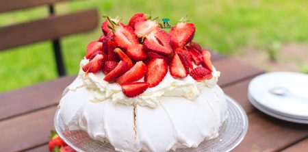 Pavlova z truskawkami