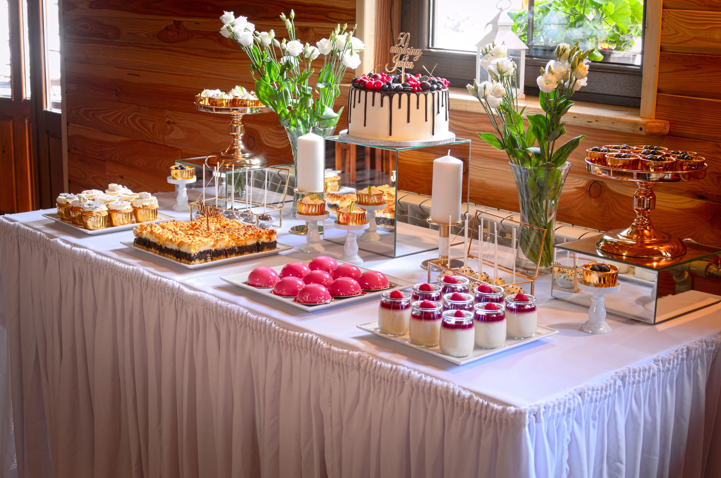 Słodki stół przygotowany na 50-te urodziny Jurka
