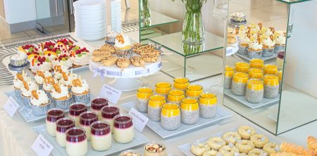 Słodki stół przygotowany na wesele Patrycji i Filipa