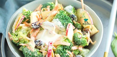 Sałatka brokułowa z jabłkiem