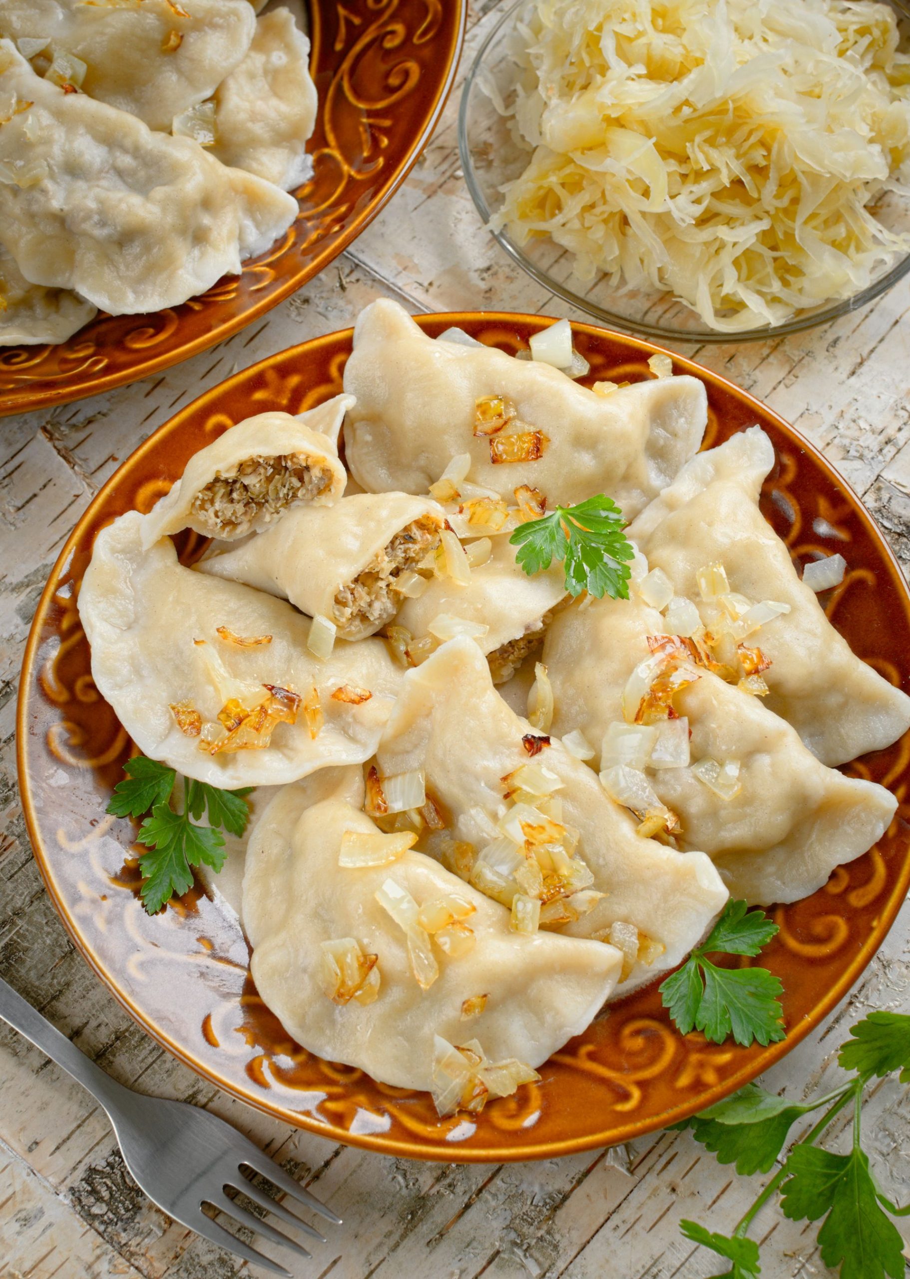 Pierogi z mięsem i kiszoną kapustą