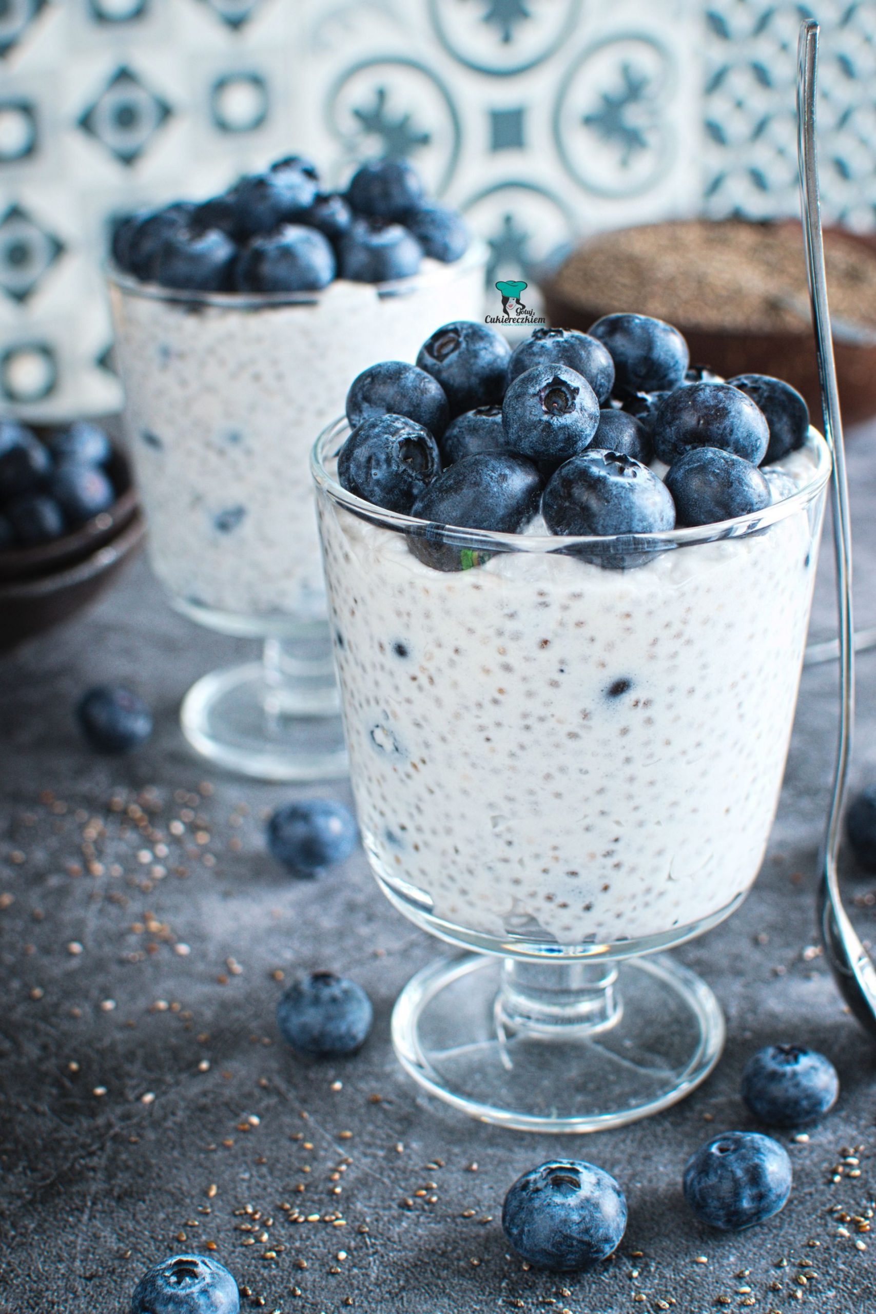 Kokosowy pudding chia z borówkami
