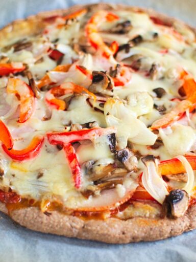 Pizza orkiszowa na cienkim spodzie