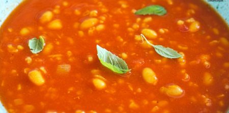 Marokańska zupa pomidorowa z fasolą