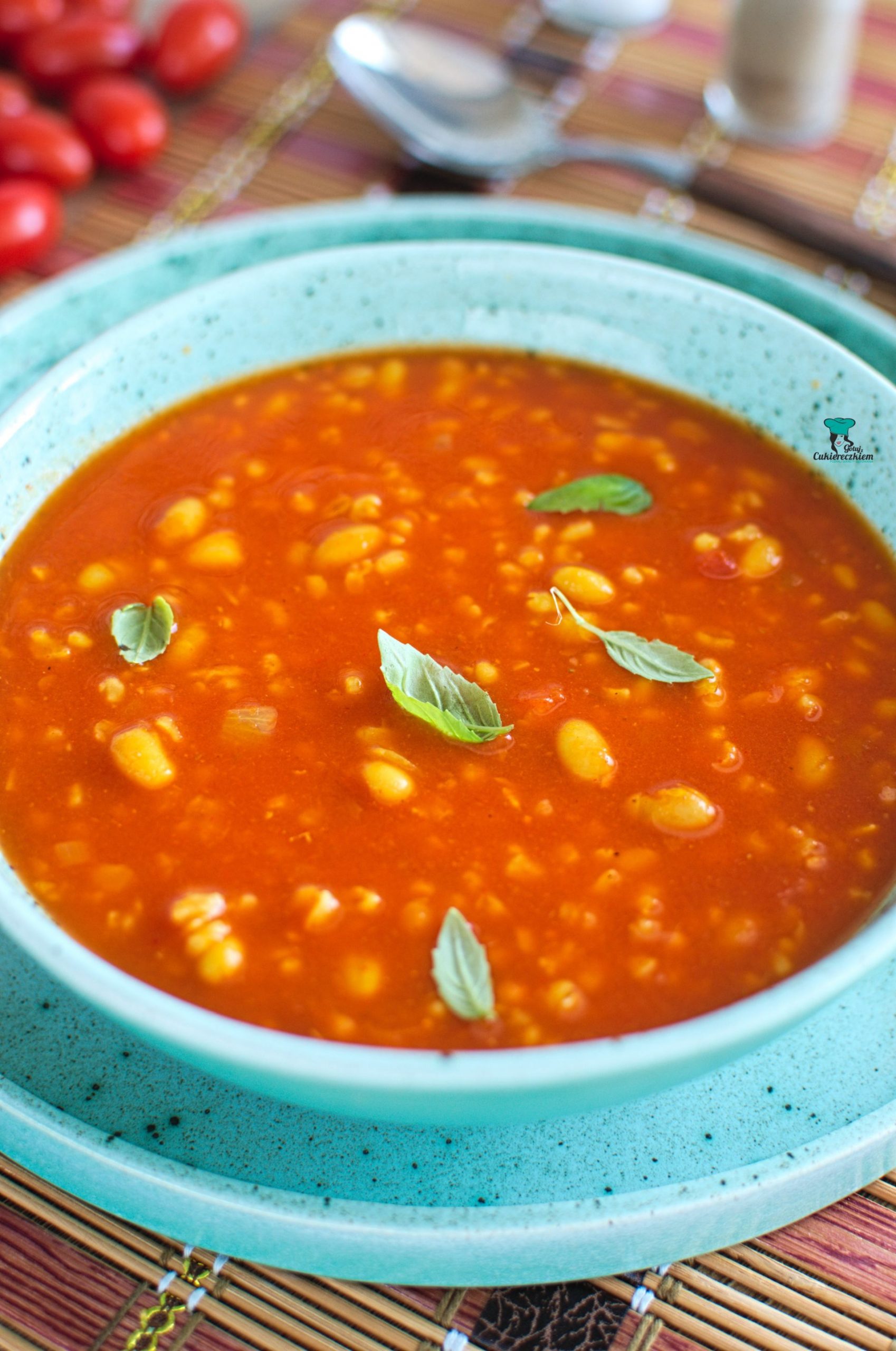 Marokańska zupa pomidorowa z fasolą