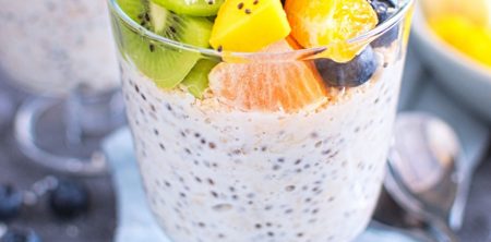 Owsianka kokosowa z chia i owocami