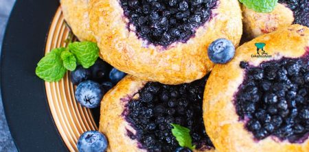 Pełnoziarniste drożdżówki z jagodami