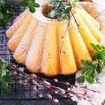 Roladki z tortilli z hummusem, awokado i grillowaną cukinią