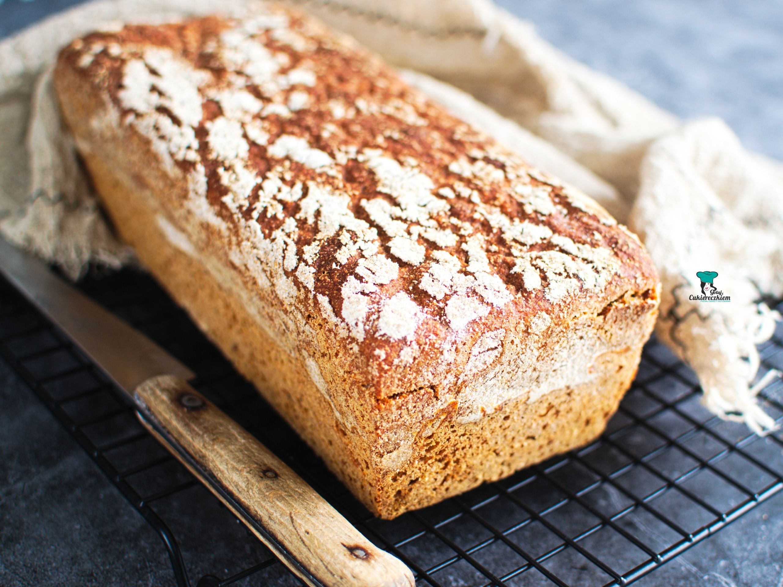 Chleb pszenno-żytni z maślanką na zakwasie
