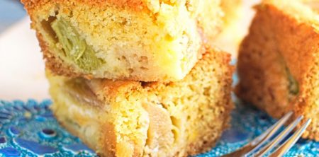 Cytrusowe ciasto z rabarbarem i marcepanem