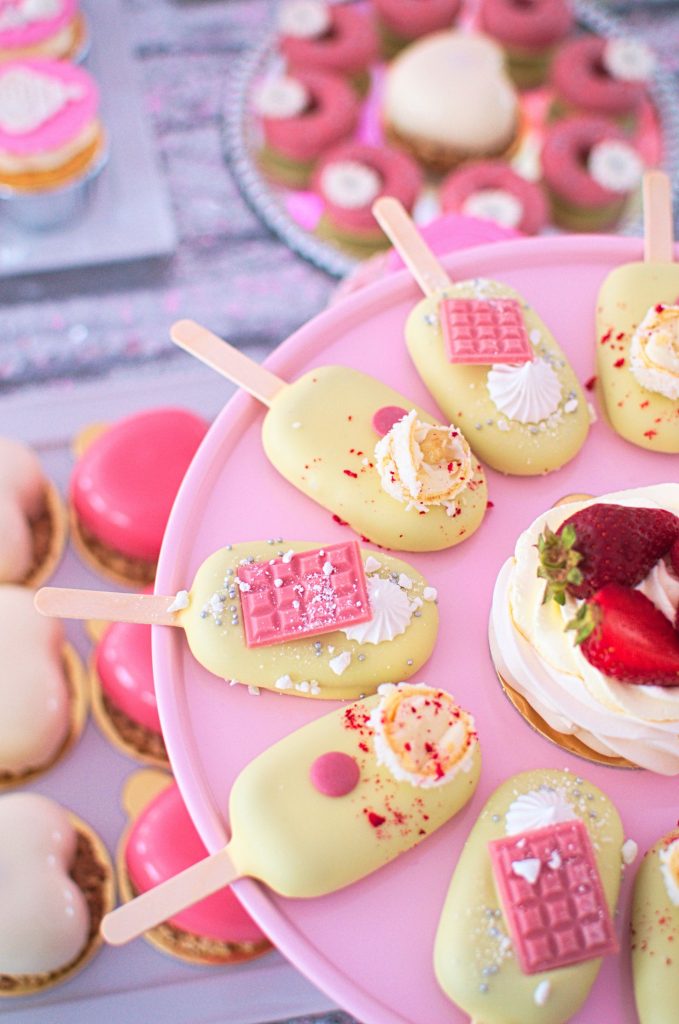 Słodki stół przygotowany na chrzciny Zosi