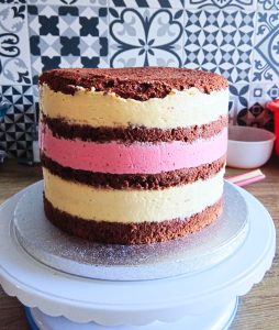 Tort w szafirki (pistacja-malina)
