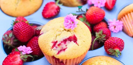 Żółciutkie babeczki z truskawkami