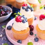 Sernik na zimno eton mess z malinami
