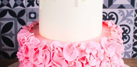 Tort z falbankami (kinder bueno-biała czekolada-malina)