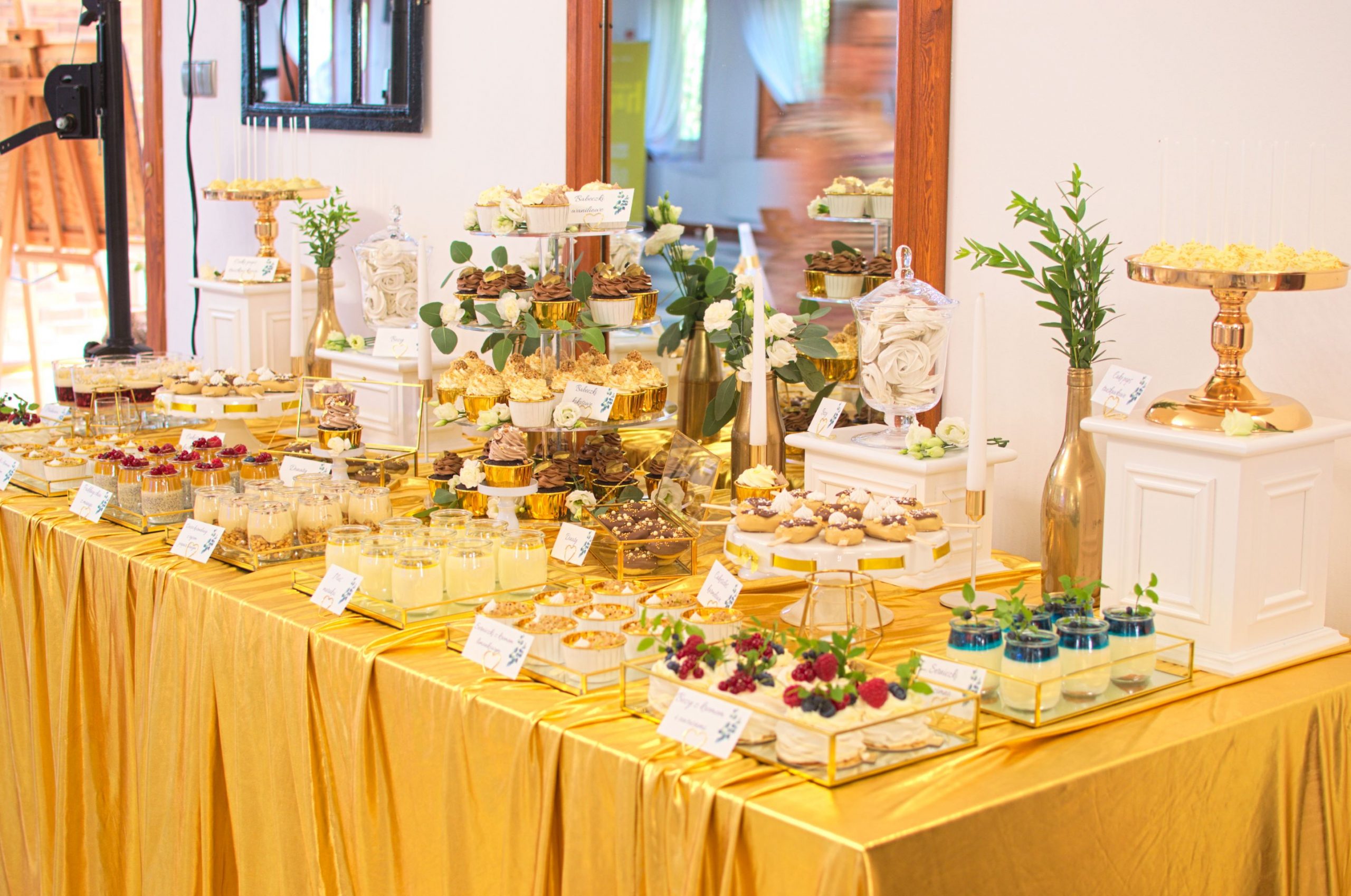 Słodki stół przygotowany na wesele Karoliny i Krystiana