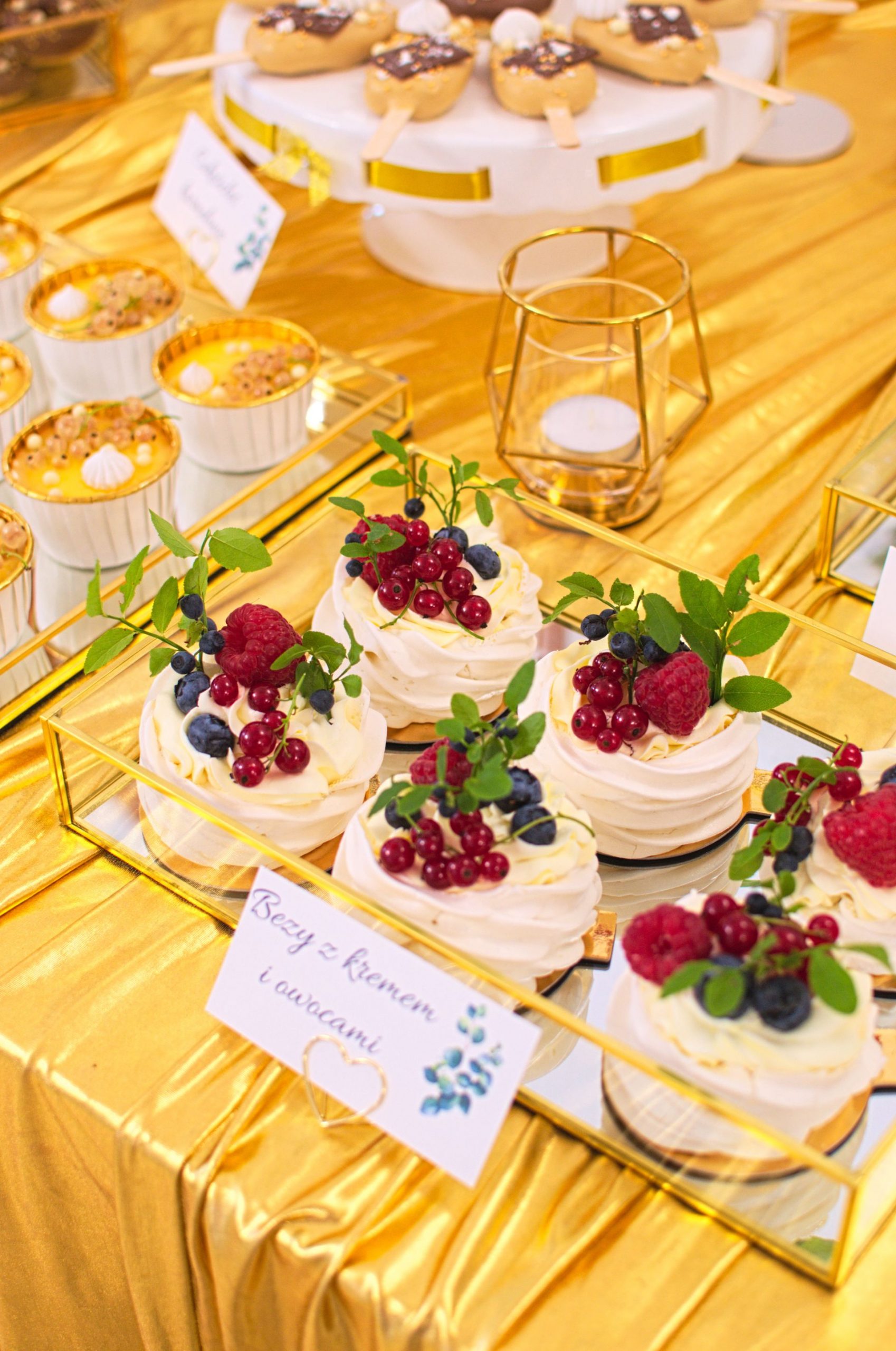 Słodki stół przygotowany na wesele Karoliny i Krystiana