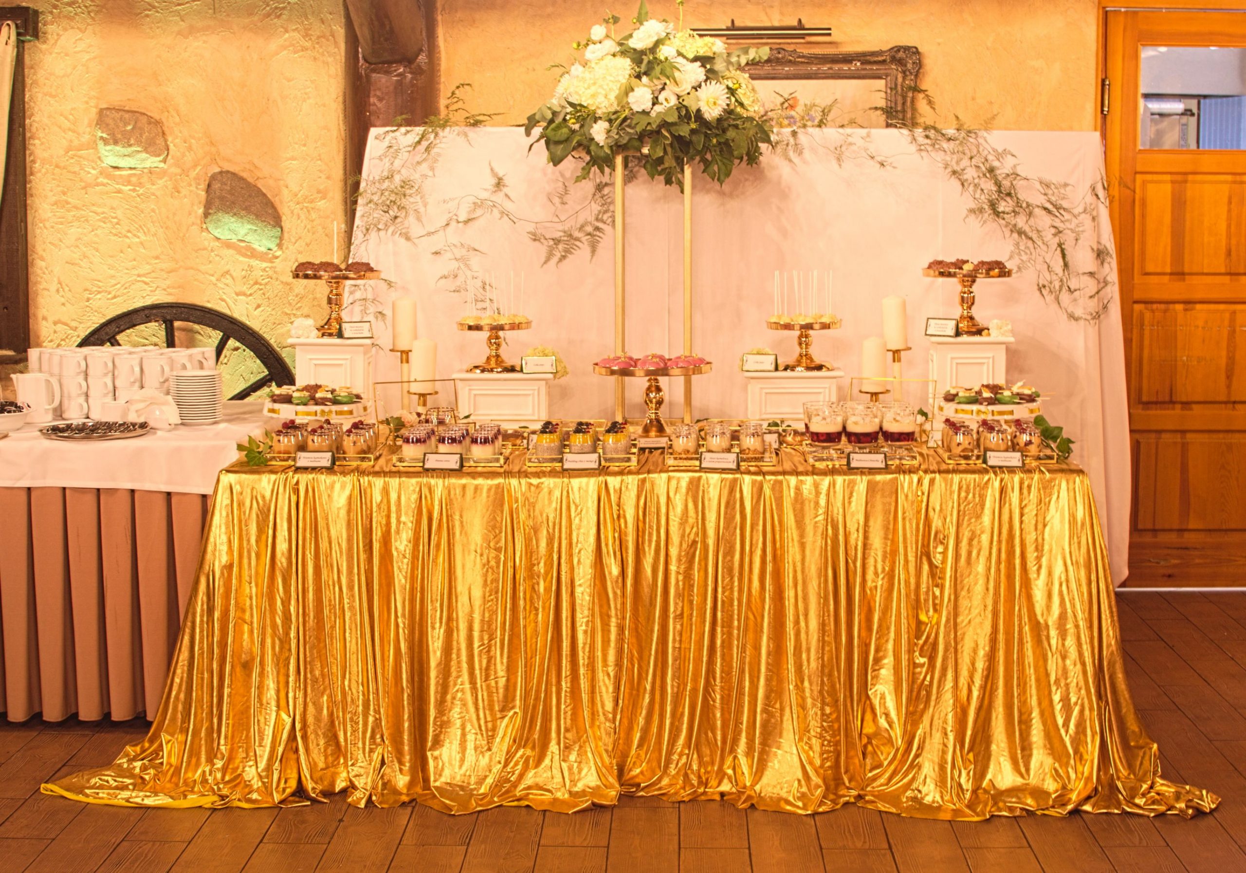 Słodki stół przygotowany na wesele Klaudii i Jana