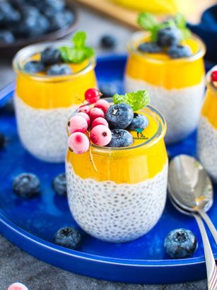 Kokosowy pudding chia z mango