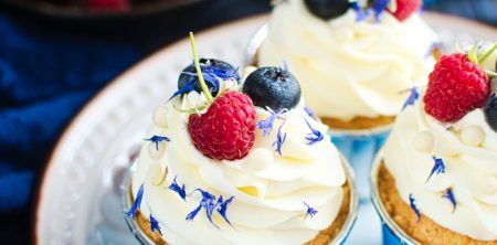 Babeczki z kremem śmietankowym z białą czekoladą