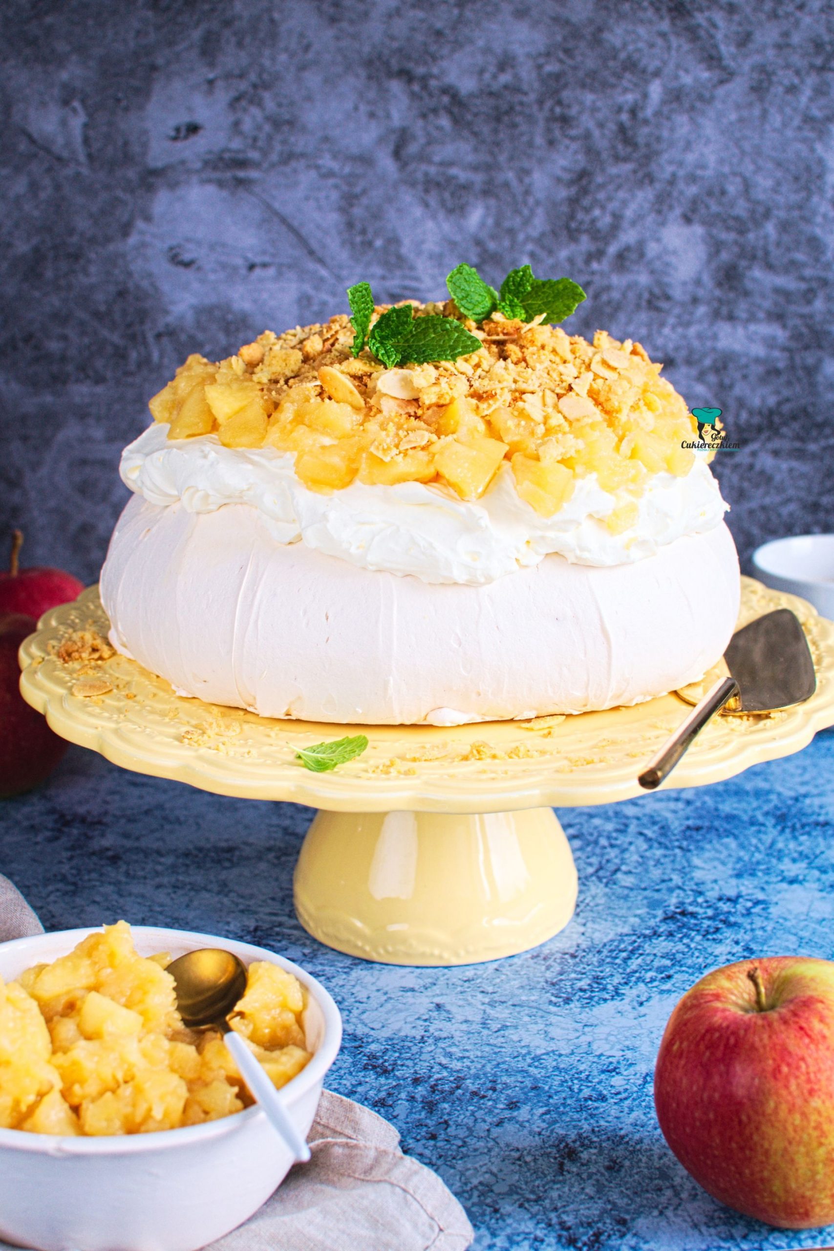 Pavlova szarlotka