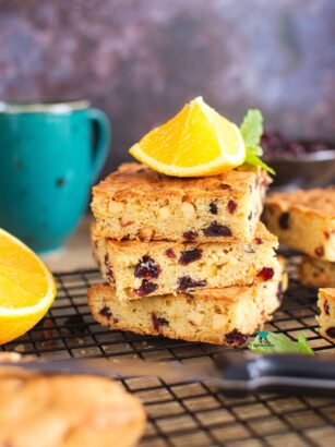 Pomarańczowe blondie z żurawiną