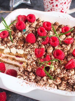 Korzenne tiramisu z malinami