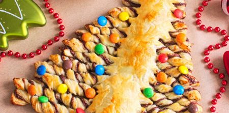 Choinka z ciasta francuskiego z nutellą