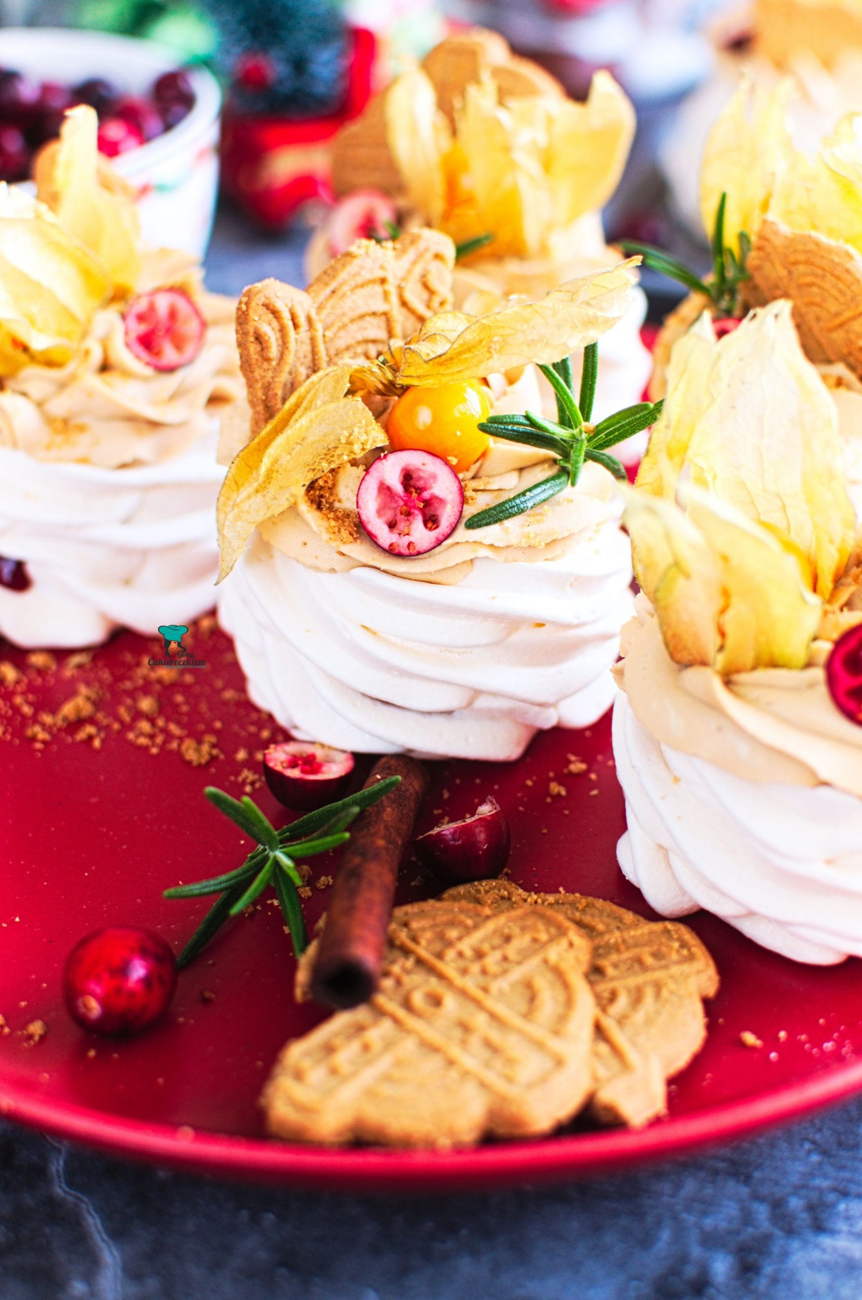 Mini bezy Pavlova z kremem Lotus