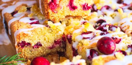 Pomarańczowe ciasto z żurawiną i marcepanem