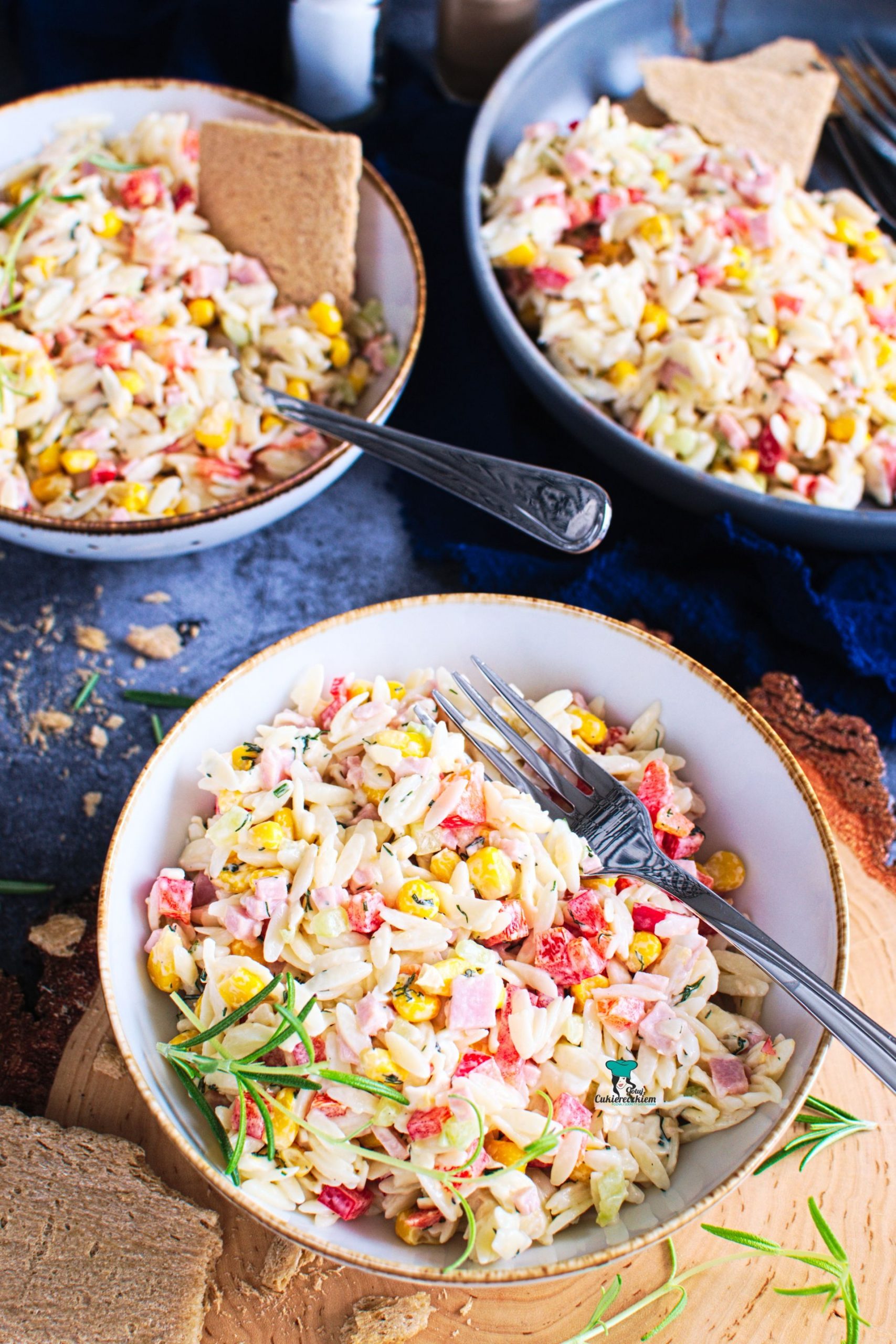 Sałatka z makaronem ryżowym (makaronem orzo)