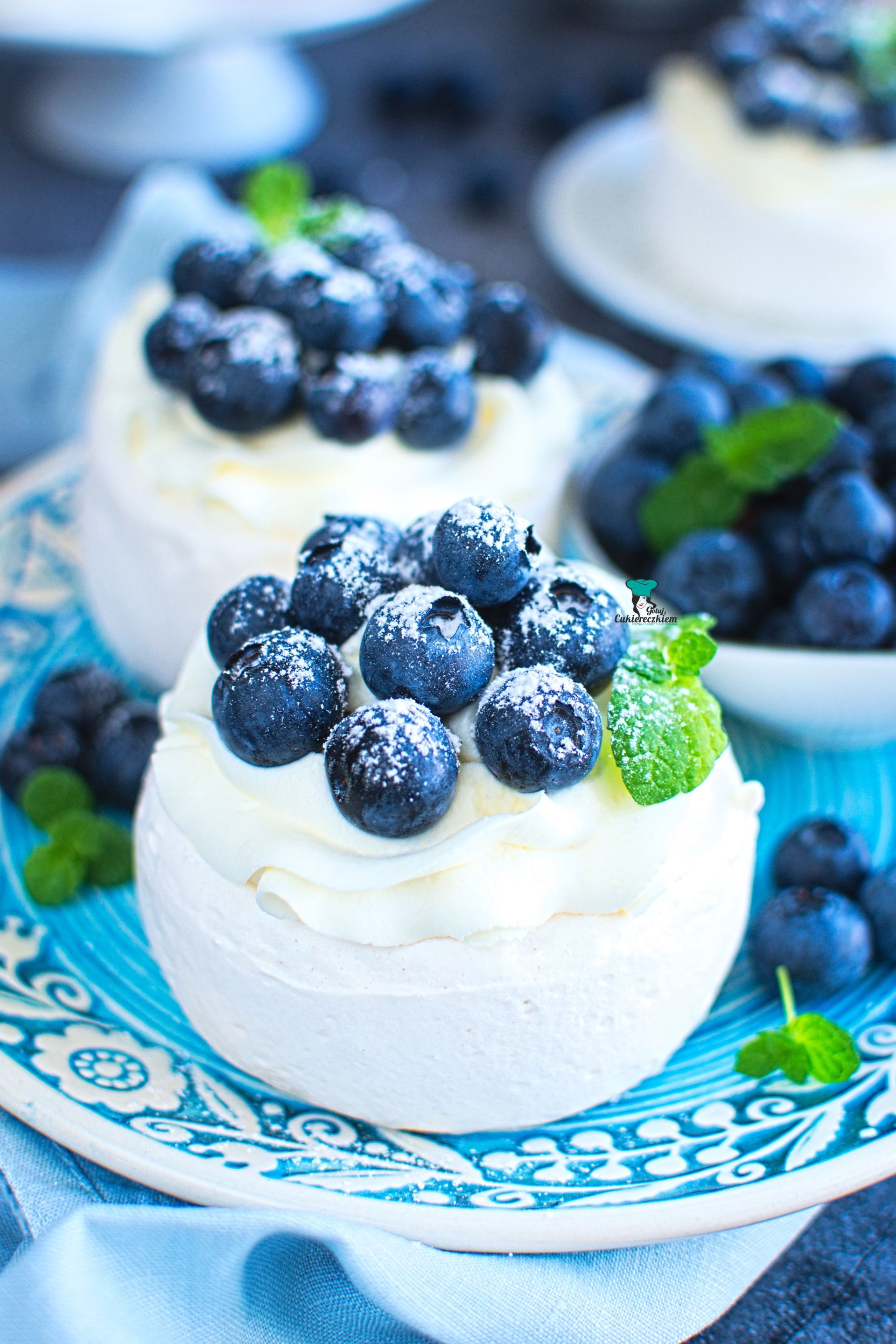 Mini Pavlova z borówkami