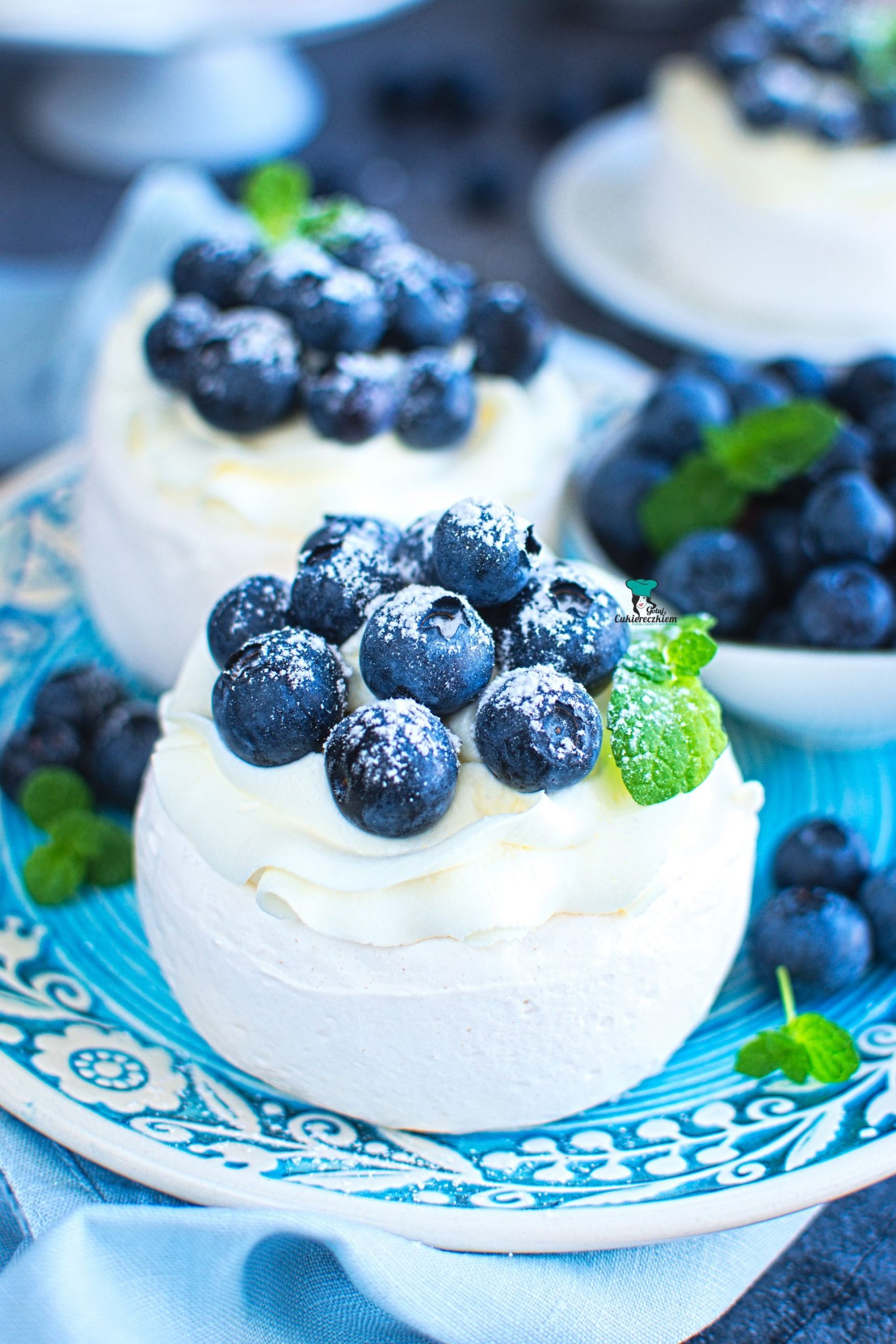 Mini Pavlova z borówkami