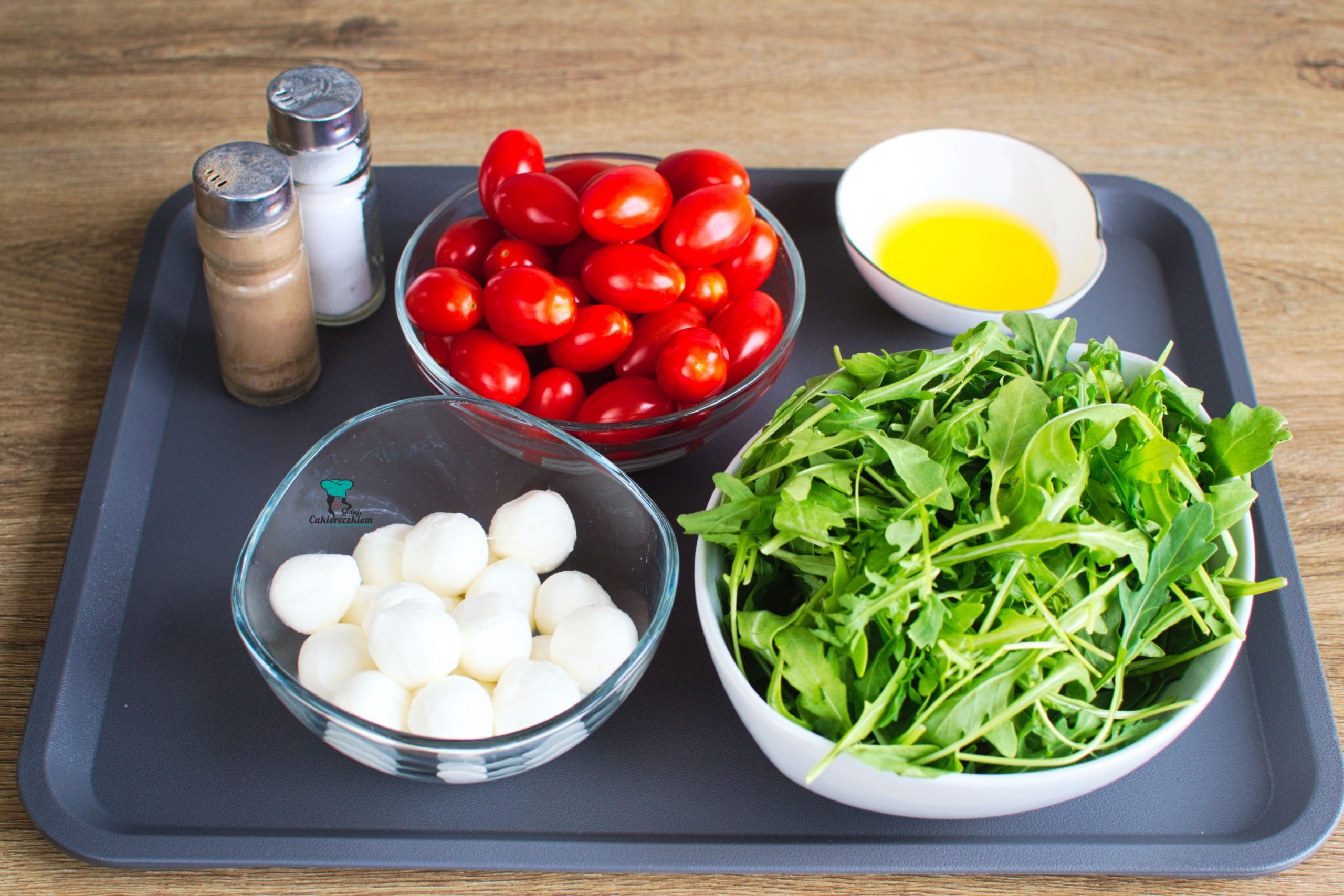 Składniki na sałatke a'la caprese