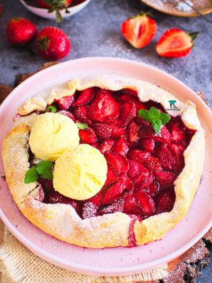 Tarta rustykalna z truskawkami