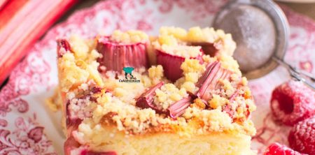 Ciasto drożdżowe z rabarbarem i kruszonką