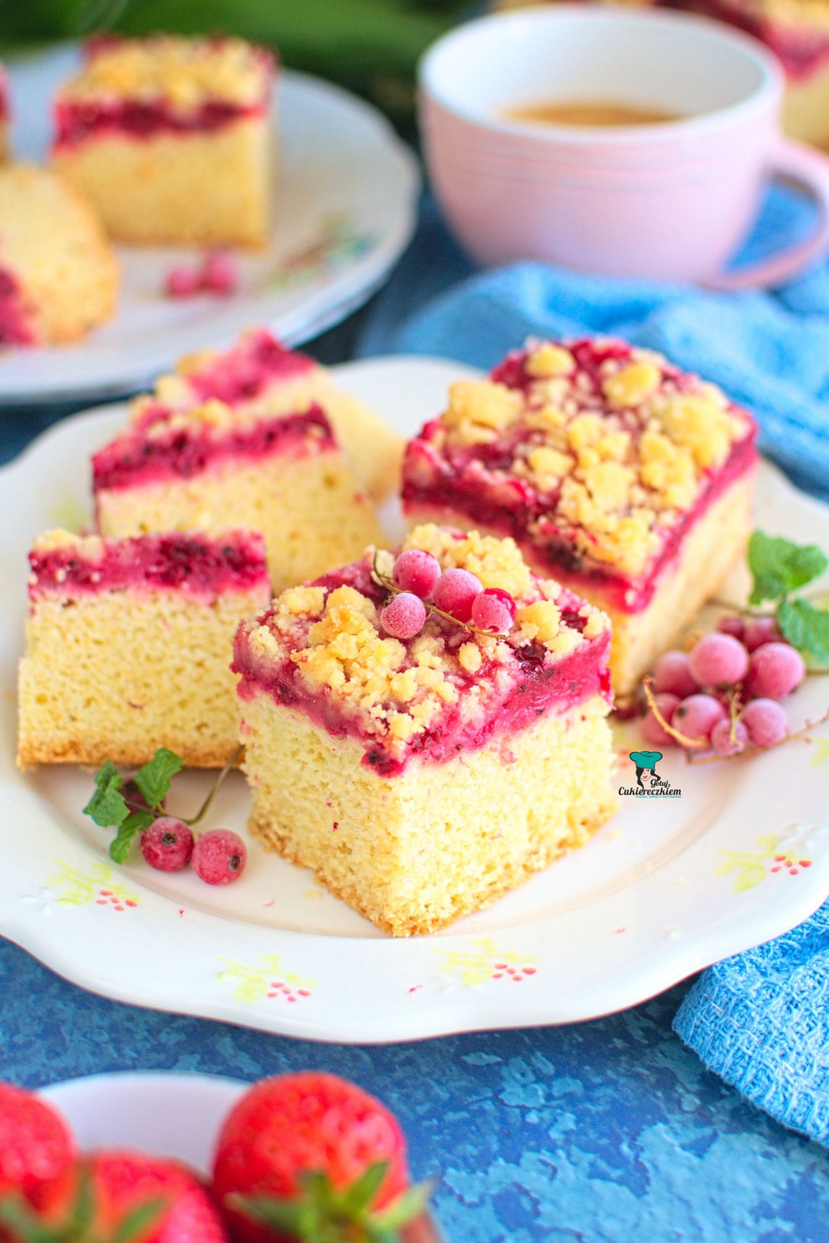 Ciasto z czerwoną porzeczką i kruszonką
