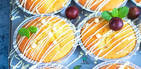 Muffinki z agrestem i białą czekoladą