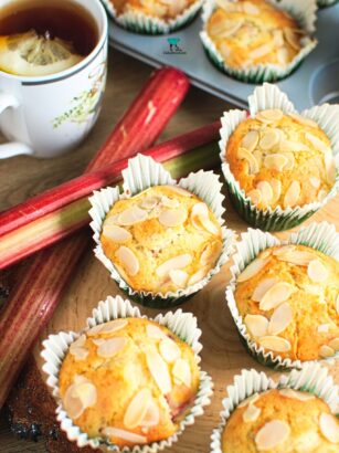 Muffiny z rabarbarem i marcepanem