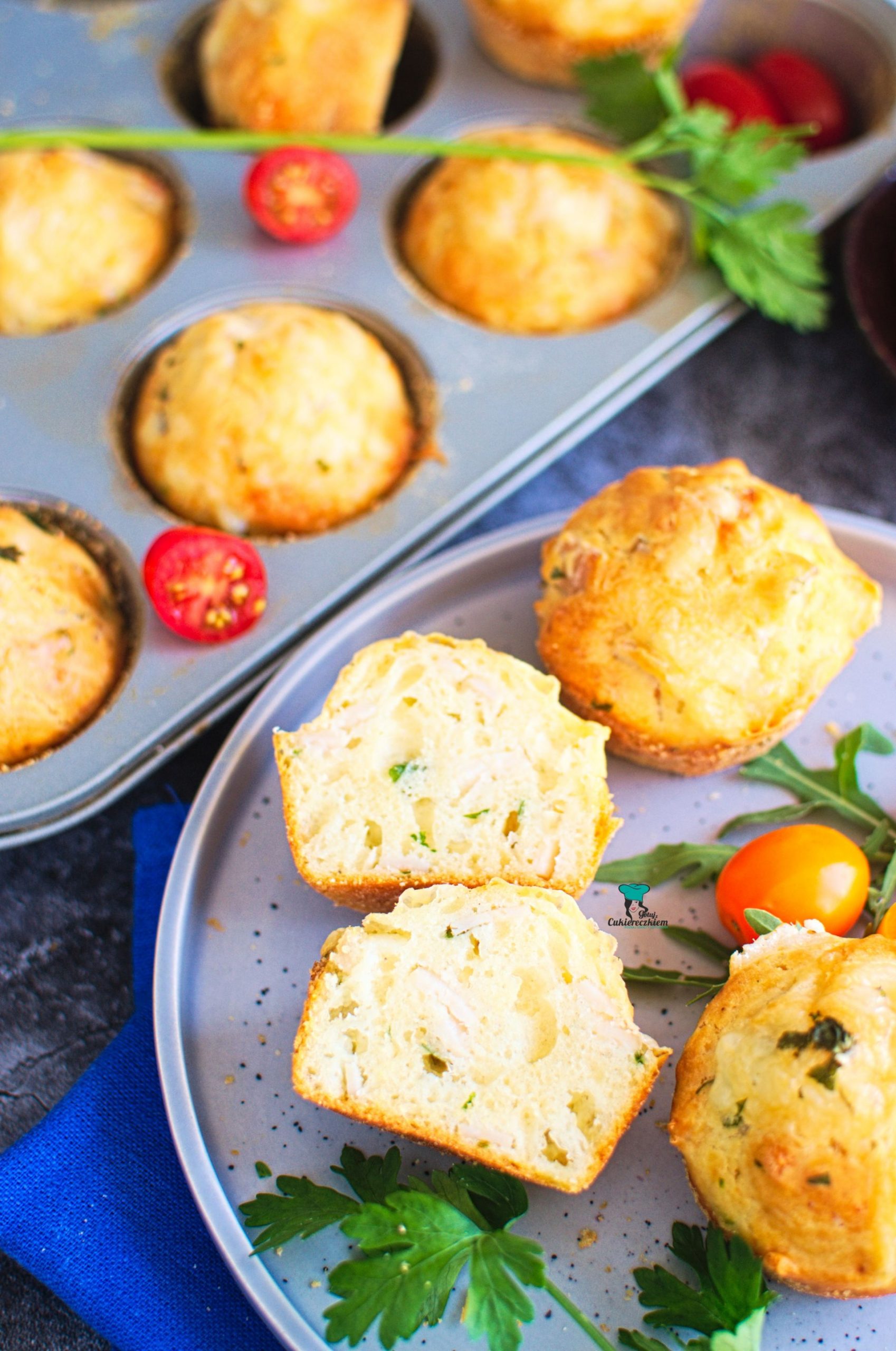 Muffiny z szynką i serem
