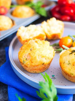 Muffiny z szynką i serem
