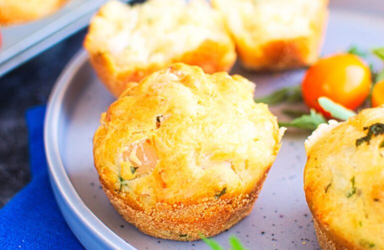 Muffiny z szynką i serem