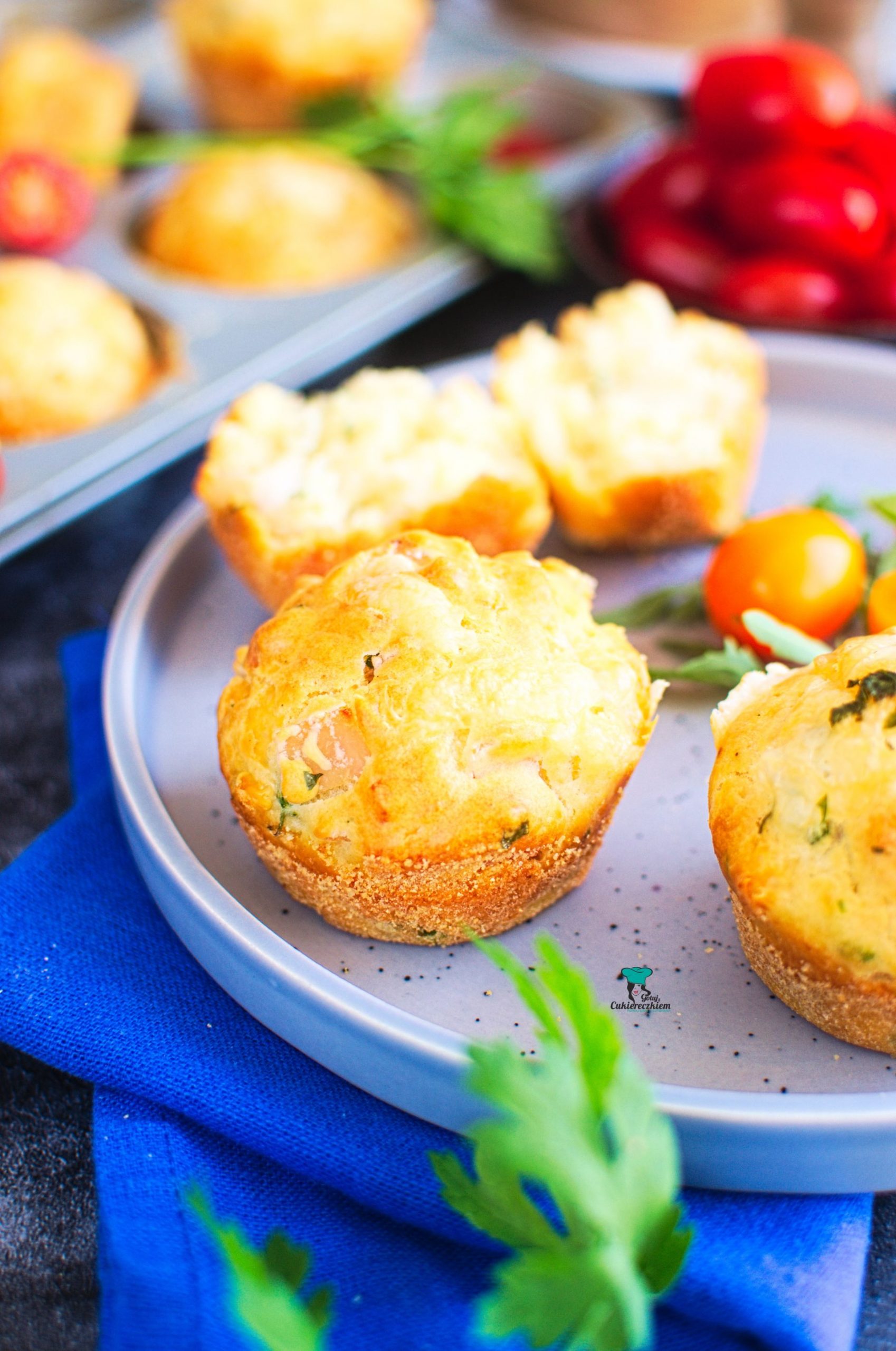 Muffiny z szynką i serem
