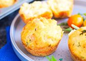 Muffiny z szynką i serem