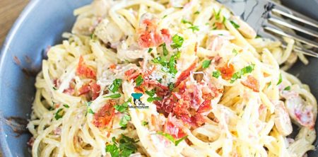 Spaghetti z serkiem kremowym w stylu carbonara