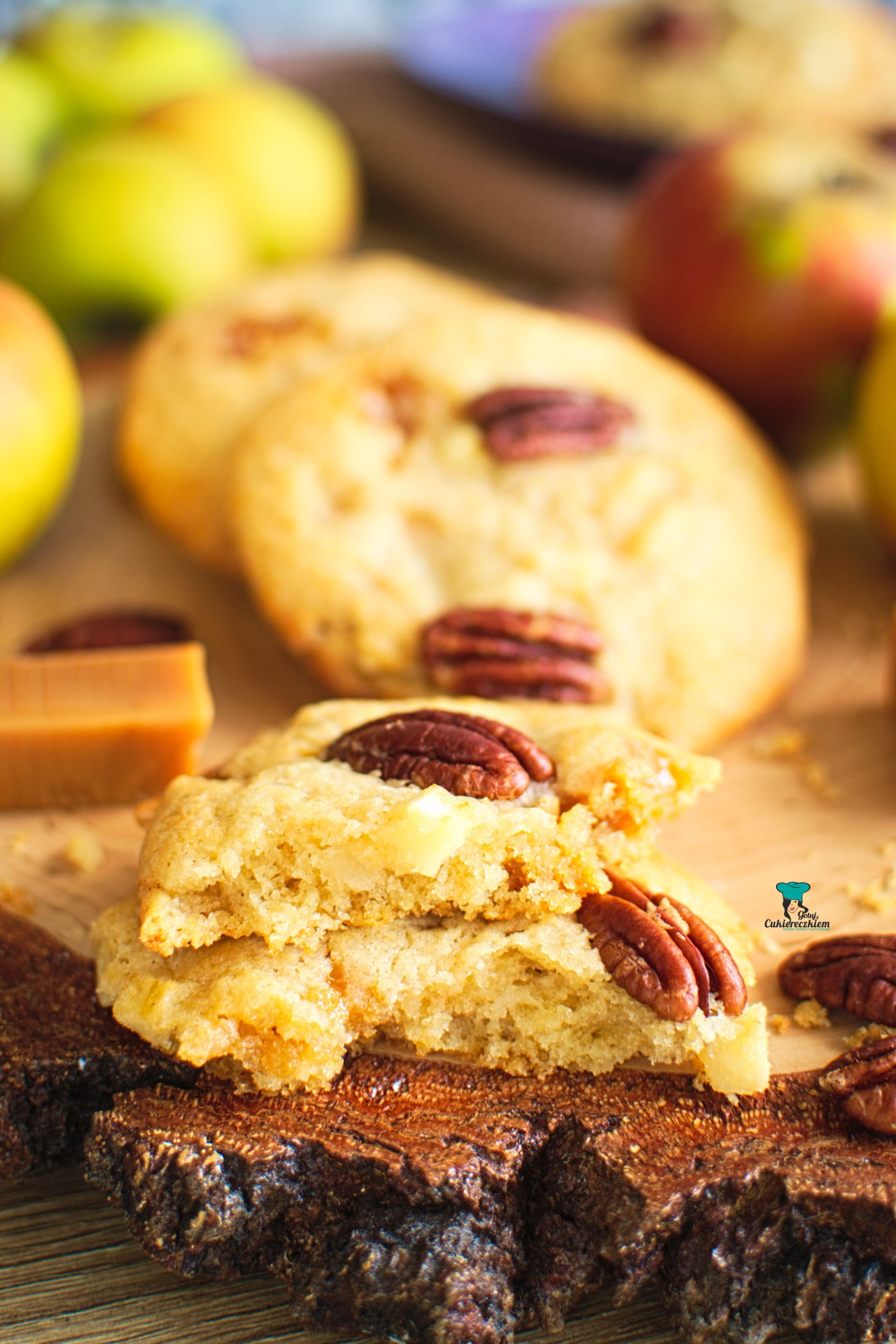 Ciastka z krówkami, jabłkiem i orzechami pekan