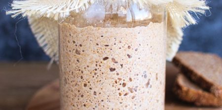 Zakwas żytni na chleb – jak go zrobić?