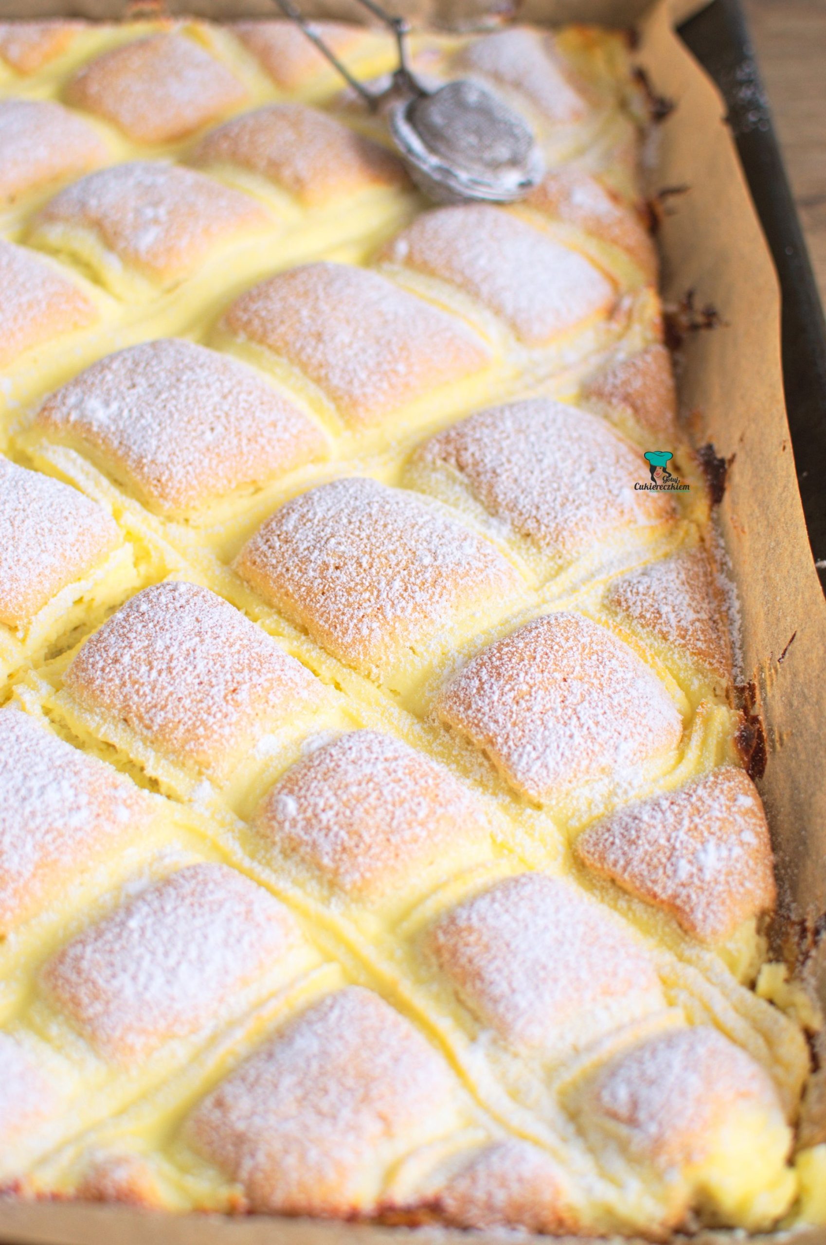 Ciasto oprósz cukrem pudrem