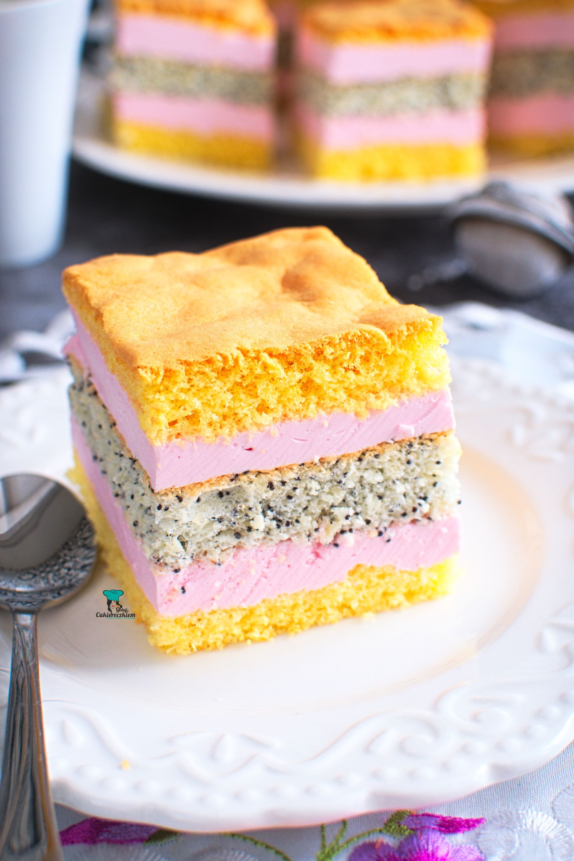 Ciasto z makiem i bitą śmietaną